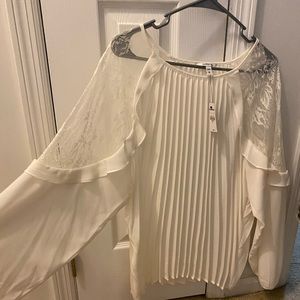 NWT! Lightweight and flowy blouse